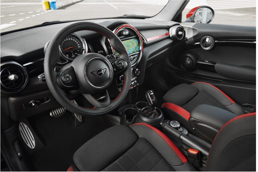 Интерьер Mini Cooper S GT Edition 2018 года  (FR) (фото 3 из 3)